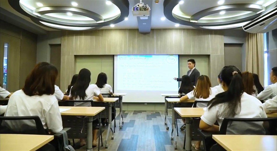 LHU công bố 12 sinh viên trúng tuyển đoàn giao lưu đại học DPU tại Thái Lan